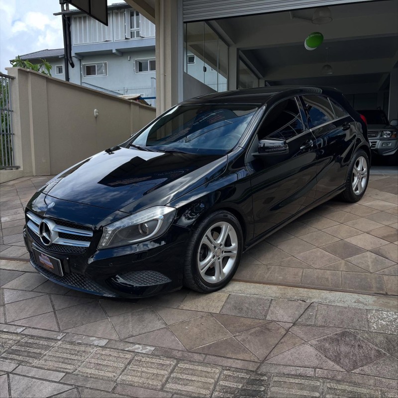 A 200 1.6 TURBO URBAN 16V GASOLINA 4P AUTOMÁTICO - 2015 - NOVA PETRóPOLIS