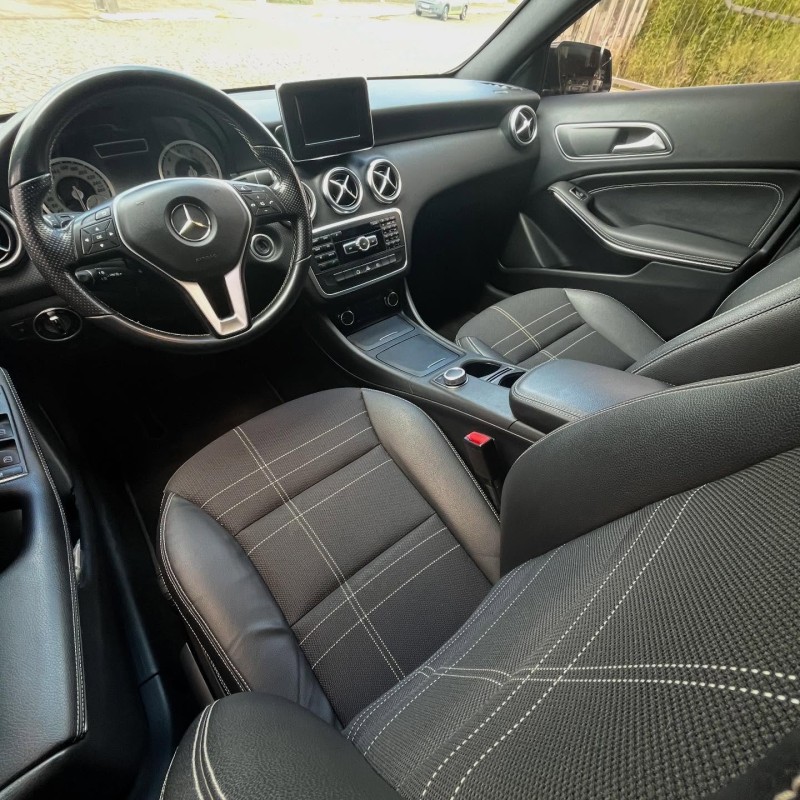 A 200 1.6 TURBO URBAN 16V GASOLINA 4P AUTOMÁTICO - 2015 - NOVA PETRóPOLIS