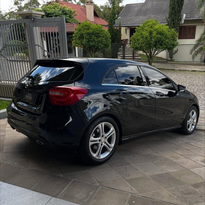 A 200 1.6 TURBO URBAN 16V GASOLINA 4P AUTOMÁTICO - 2015 - NOVA PETRóPOLIS