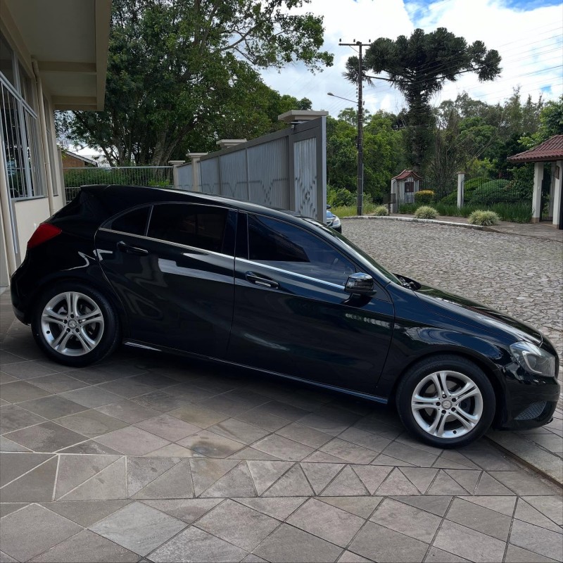 A 200 1.6 TURBO URBAN 16V GASOLINA 4P AUTOMÁTICO - 2015 - NOVA PETRóPOLIS