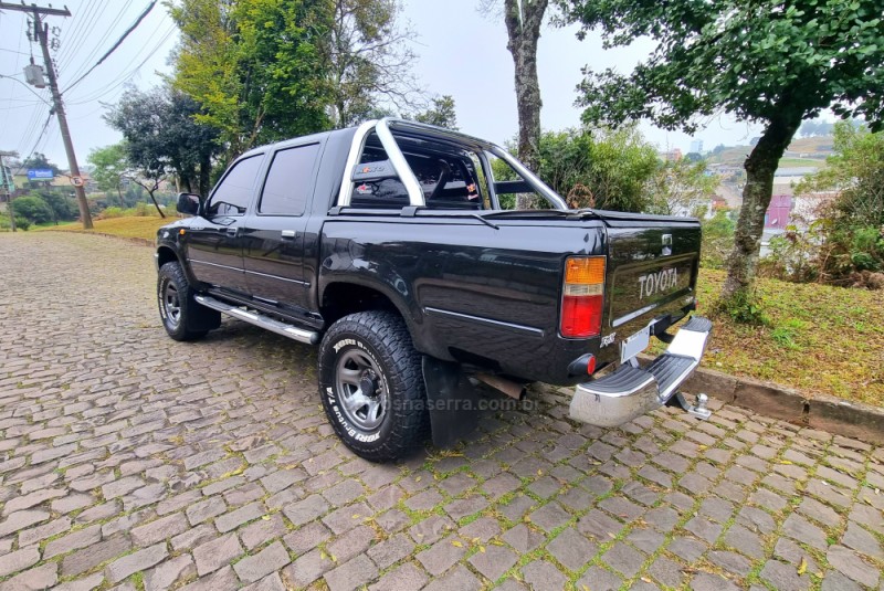 HILUX 3.0 SRV 4X2 CD 8V DIESEL 4P MANUAL - 2002 - CAXIAS DO SUL