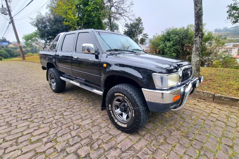 HILUX 3.0 SRV 4X2 CD 8V DIESEL 4P MANUAL - 2002 - CAXIAS DO SUL
