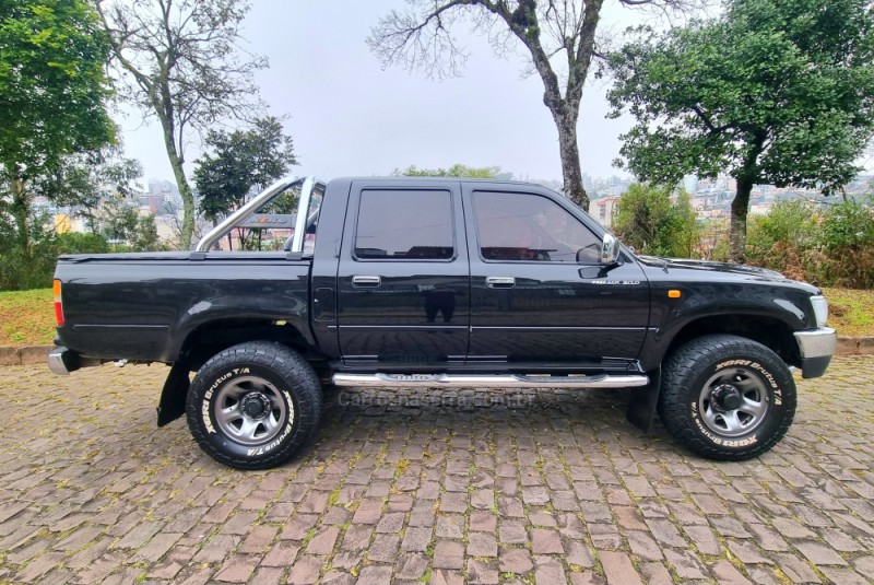 HILUX 3.0 SRV 4X2 CD 8V DIESEL 4P MANUAL - 2002 - CAXIAS DO SUL