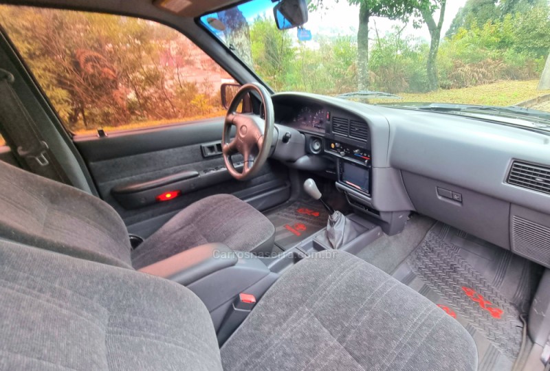 HILUX 3.0 SRV 4X2 CD 8V DIESEL 4P MANUAL - 2002 - CAXIAS DO SUL