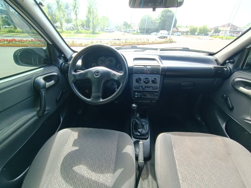 CORSA 1.0 MPFI CLASSIC SEDAN LIFE 8V FLEX 4P MANUAL - 2006 - BOM PRINCíPIO