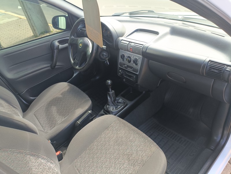 CORSA 1.0 MPFI CLASSIC SEDAN LIFE 8V FLEX 4P MANUAL - 2006 - BOM PRINCíPIO