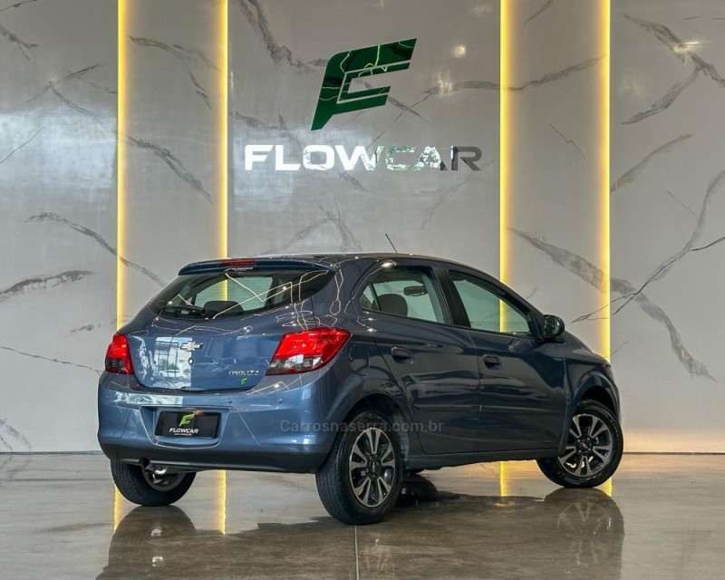 ONIX 1.4 MPFI LTZ 8V FLEX 4P MANUAL - 2014 - GARIBALDI