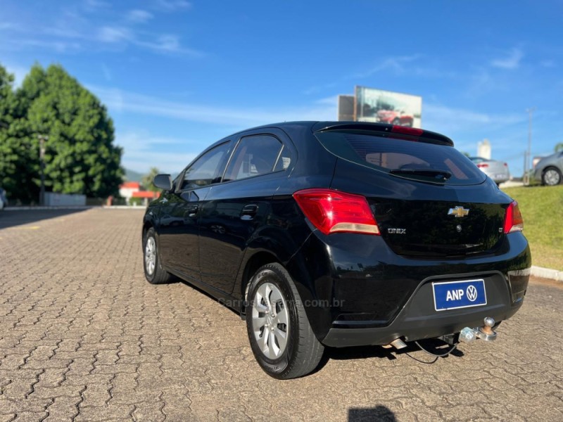ONIX 1.0 LT 12V FLEX 4P MANUAL - 2018 - NOVA PETRóPOLIS
