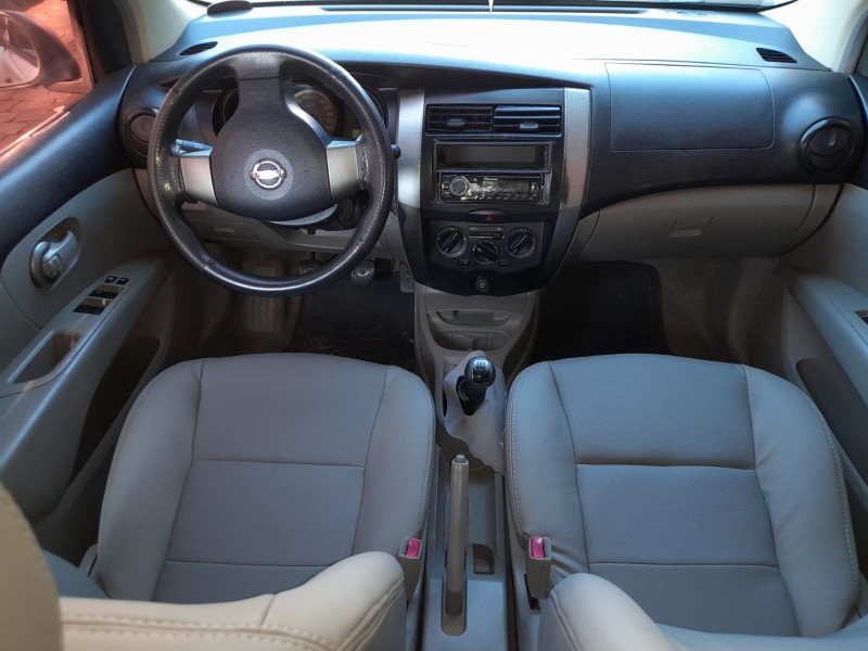 LIVINA 1.6 16V FLEX 4P MANUAL - 2010 - FARROUPILHA