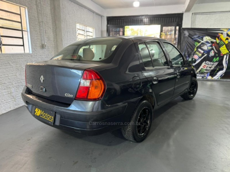 CLIO 1.6 EXPRESSION SEDAN 16V GASOLINA 4P MANUAL - 2004 - CAXIAS DO SUL