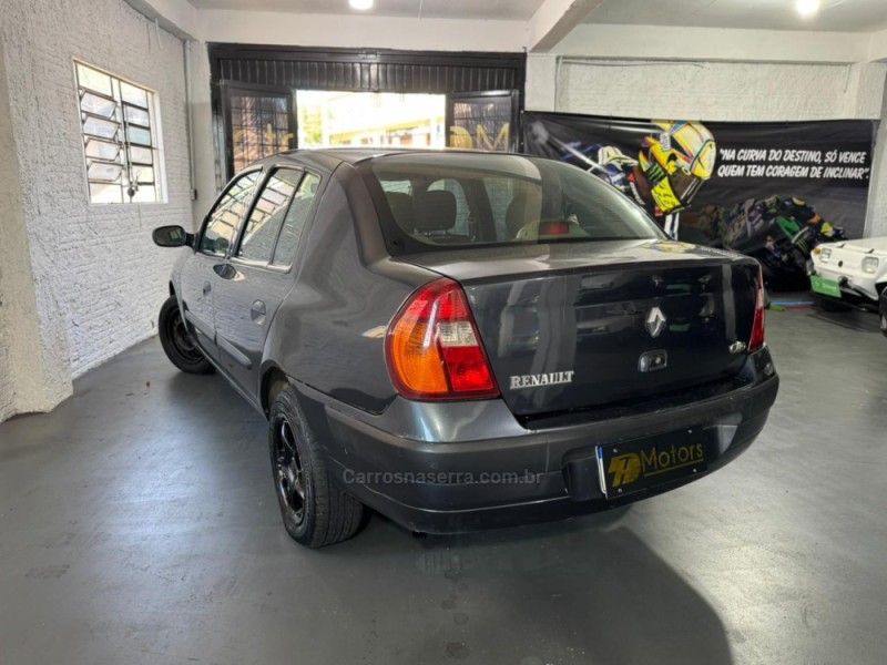 CLIO 1.6 EXPRESSION SEDAN 16V GASOLINA 4P MANUAL - 2004 - CAXIAS DO SUL