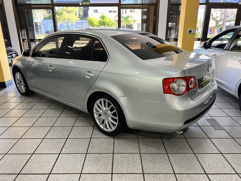 JETTA 2.5 I 20V 170CV GASOLINA 4P TIPTRONIC - 2008 - CAXIAS DO SUL