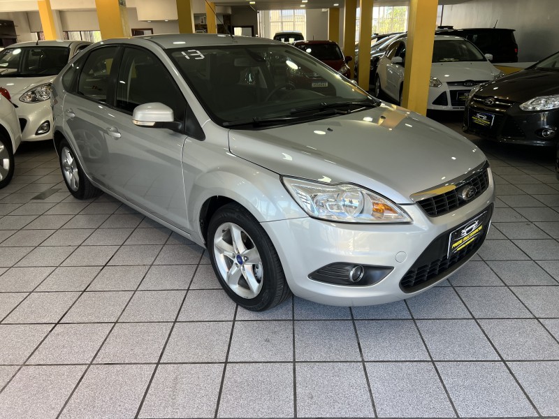 FOCUS 2.0 GLX 16V FLEX 4P MANUAL - 2013 - CAXIAS DO SUL