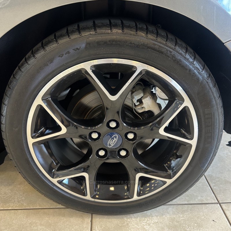 FOCUS 2.0 TITANIUM PLUS SEDAN 16V FLEX 4P AUTOMÁTICO - 2015 - FARROUPILHA