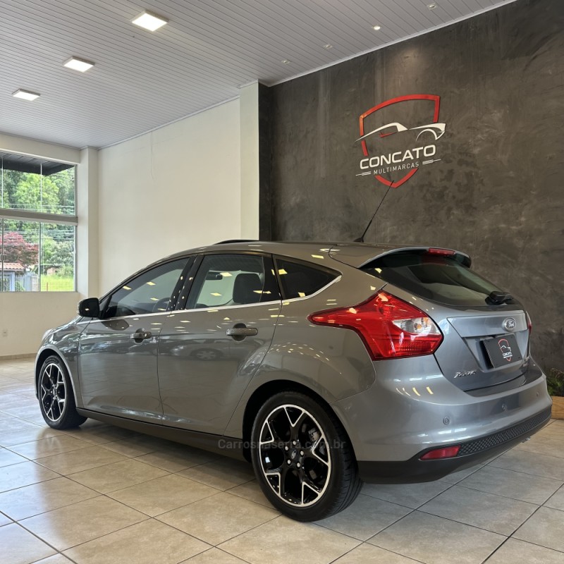 FOCUS 2.0 TITANIUM PLUS SEDAN 16V FLEX 4P AUTOMÁTICO - 2015 - FARROUPILHA