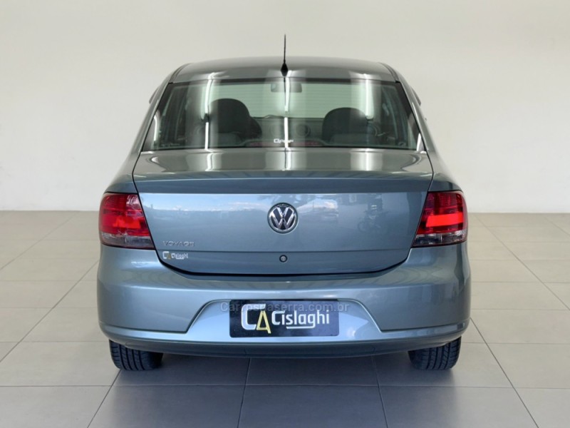 VOYAGE 1.0 MI TRENDLINE 8V FLEX 4P MANUAL - 2012 - CARLOS BARBOSA