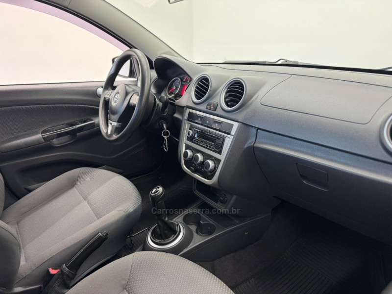 VOYAGE 1.0 MI TRENDLINE 8V FLEX 4P MANUAL - 2012 - CARLOS BARBOSA