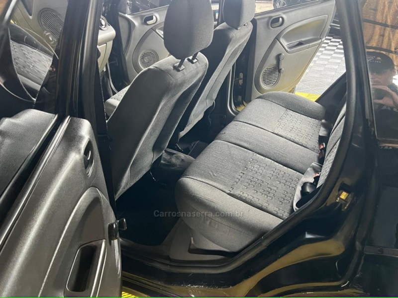 FIESTA 1.0 MPI 8V GASOLINA 4P MANUAL - 2004 - CAXIAS DO SUL