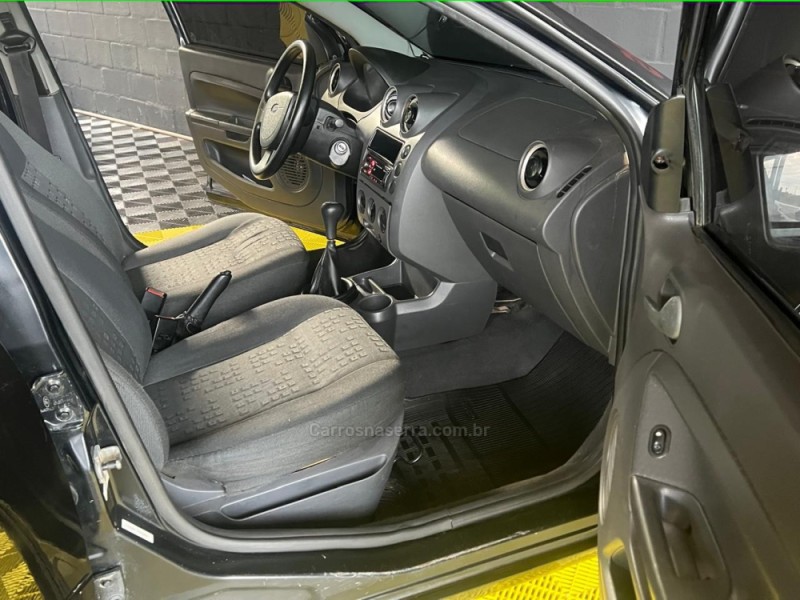 FIESTA 1.0 MPI 8V GASOLINA 4P MANUAL - 2004 - CAXIAS DO SUL