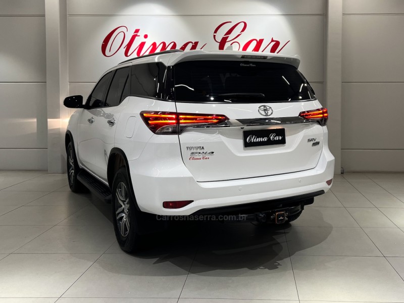 HILUX SW4 2.7 SRV 4X2 16V FLEX 7 LUGARES 4P AUTOMÁTICO - 2019 - FLORES DA CUNHA