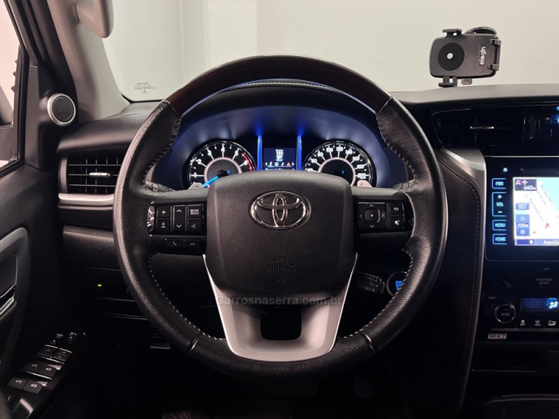 HILUX SW4 2.7 SRV 4X2 16V FLEX 7 LUGARES 4P AUTOMÁTICO - 2019 - FLORES DA CUNHA