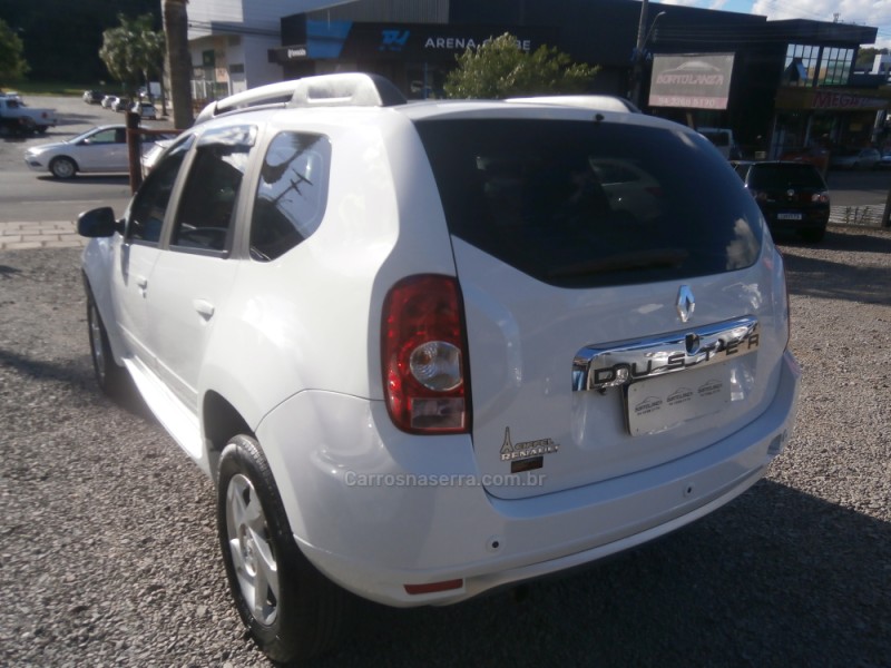 DUSTER 1.6 DYNAMIQUE 4X2 16V FLEX 4P MANUAL - 2015 - FARROUPILHA
