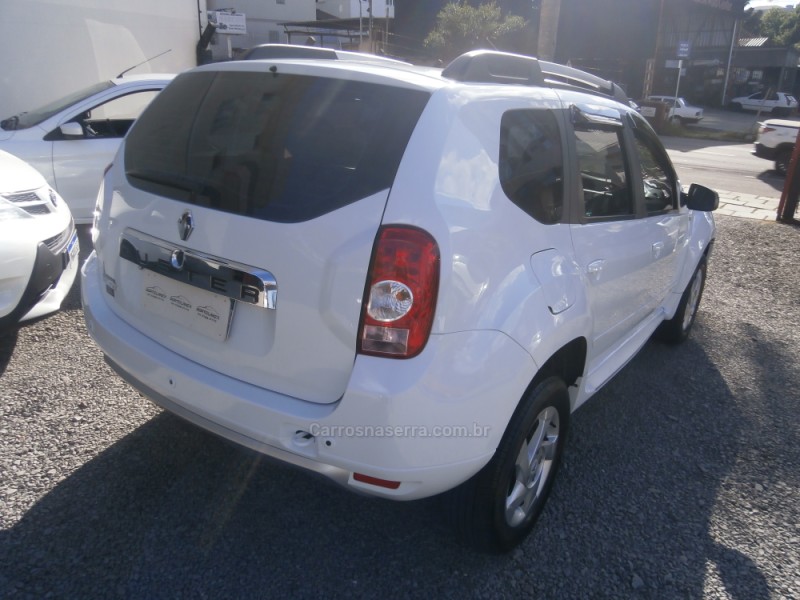 DUSTER 1.6 DYNAMIQUE 4X2 16V FLEX 4P MANUAL - 2015 - FARROUPILHA