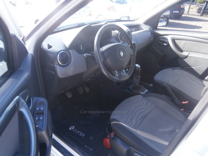 DUSTER 1.6 DYNAMIQUE 4X2 16V FLEX 4P MANUAL - 2015 - FARROUPILHA