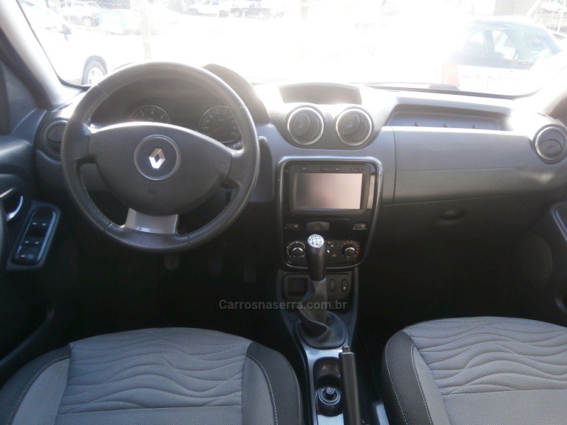 DUSTER 1.6 DYNAMIQUE 4X2 16V FLEX 4P MANUAL - 2015 - FARROUPILHA