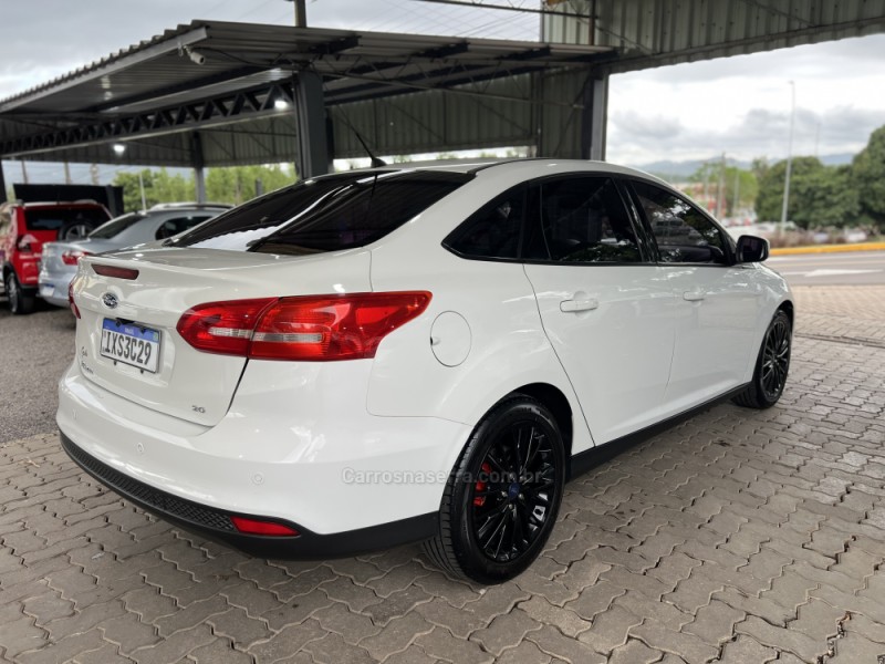 FOCUS 2.0 SE FASTBACK 16V FLEX 4P AUTOMÁTICO - 2017 - BOM PRINCíPIO