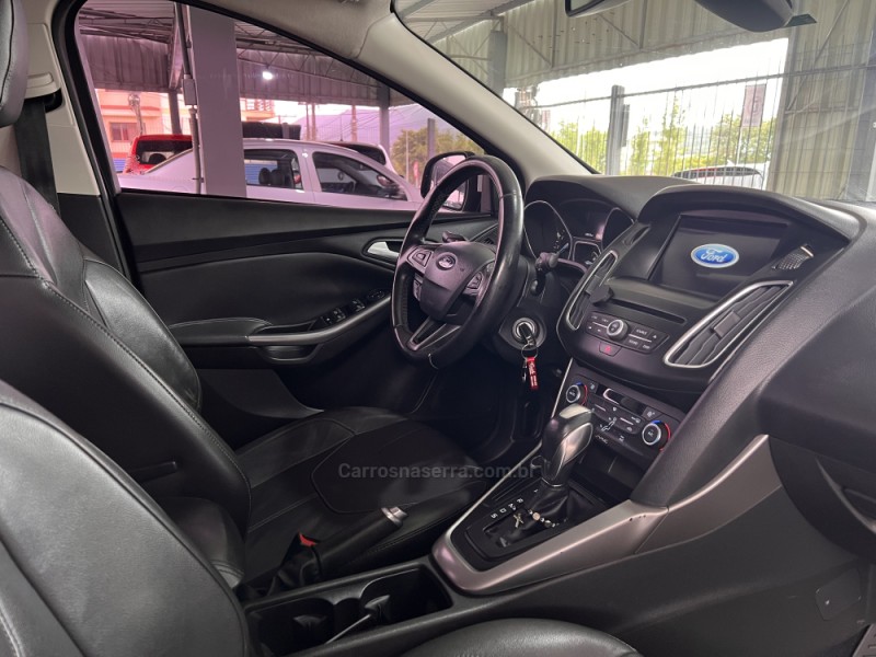 FOCUS 2.0 SE FASTBACK 16V FLEX 4P AUTOMÁTICO - 2017 - BOM PRINCíPIO
