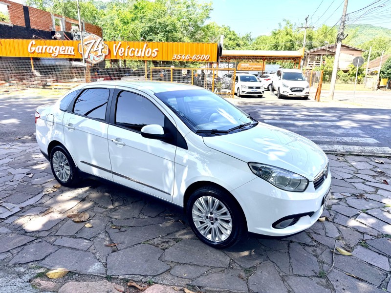 GRAND SIENA 1.6 MPI ESSENCE 16V FLEX 4P MANUAL - 2014 - TRêS COROAS
