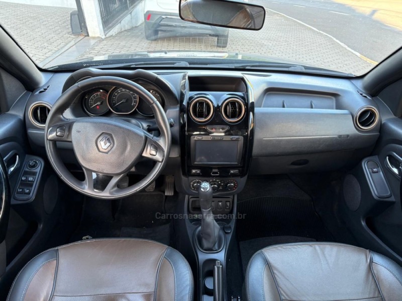 DUSTER 1.6 DYNAMIQUE 4X2 16V FLEX 4P MANUAL - 2017 - CAXIAS DO SUL