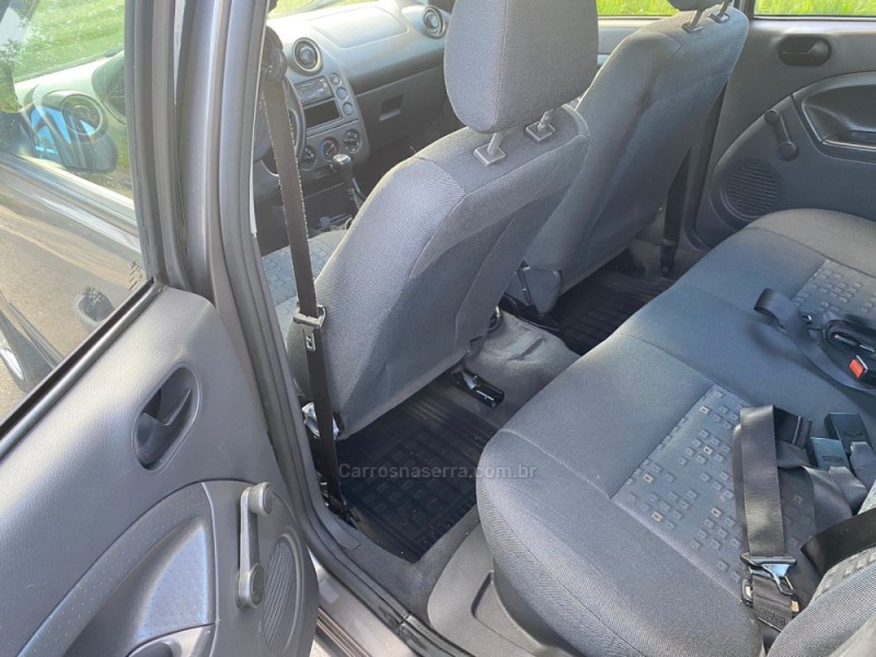 FIESTA 1.0 MPI PERSONNALITÉ 8V FLEX 4P MANUAL - 2004 - CAXIAS DO SUL