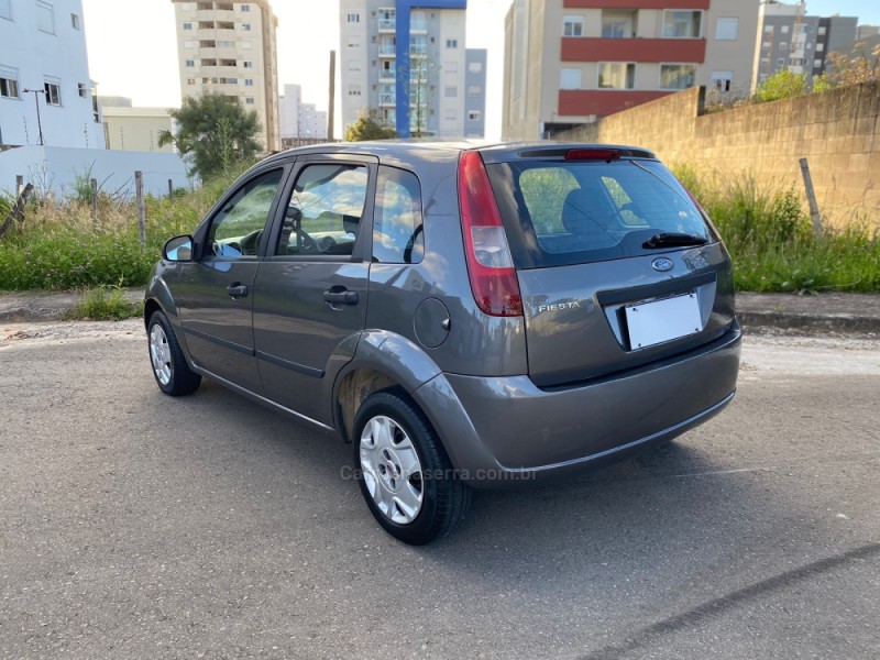 FIESTA 1.0 MPI PERSONNALITÉ 8V FLEX 4P MANUAL - 2004 - CAXIAS DO SUL