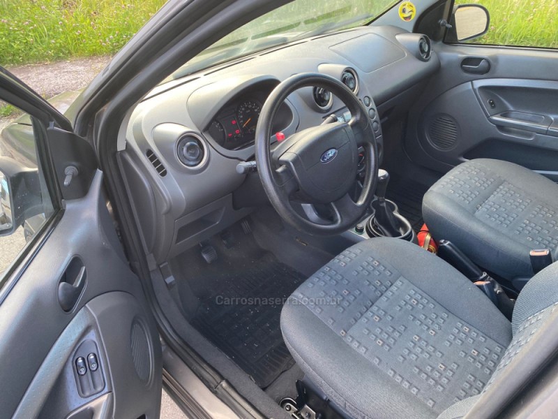 FIESTA 1.0 MPI PERSONNALITÉ 8V FLEX 4P MANUAL - 2004 - CAXIAS DO SUL