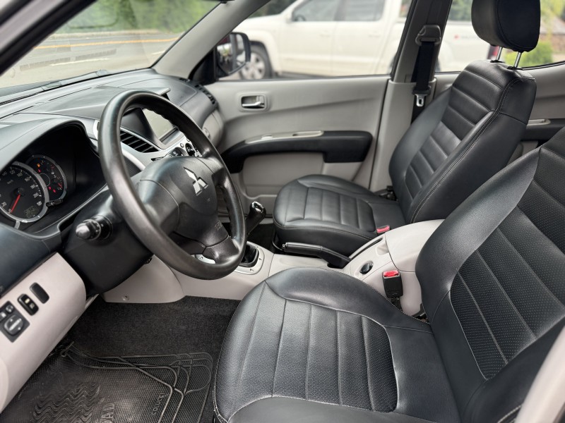 L200 TRITON 2.4 HLS CHROME 4X2 CD 16V FLEX 4P MANUAL - 2017 - NOVA PETRóPOLIS