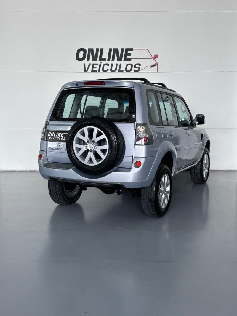 PAJERO TR4 2.0 4X4 16V 140CV FLEX 4P MANUAL - 2012 - FARROUPILHA