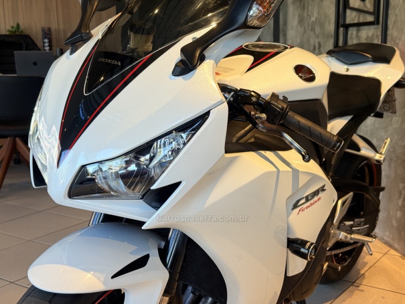 CBR 1000RR FIREBLADE - 2014 - CAXIAS DO SUL