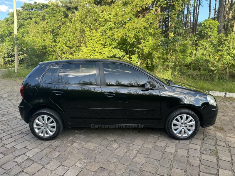 POLO 1.6 MI 8V E-FLEX 4P MANUAL - 2011 - NOVA PRATA