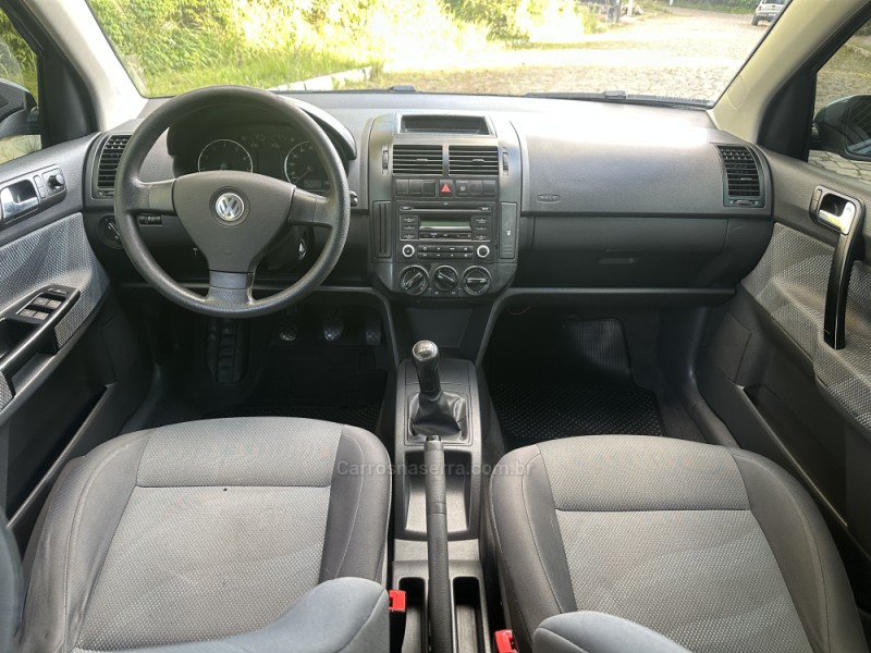 POLO 1.6 MI 8V E-FLEX 4P MANUAL - 2011 - NOVA PRATA