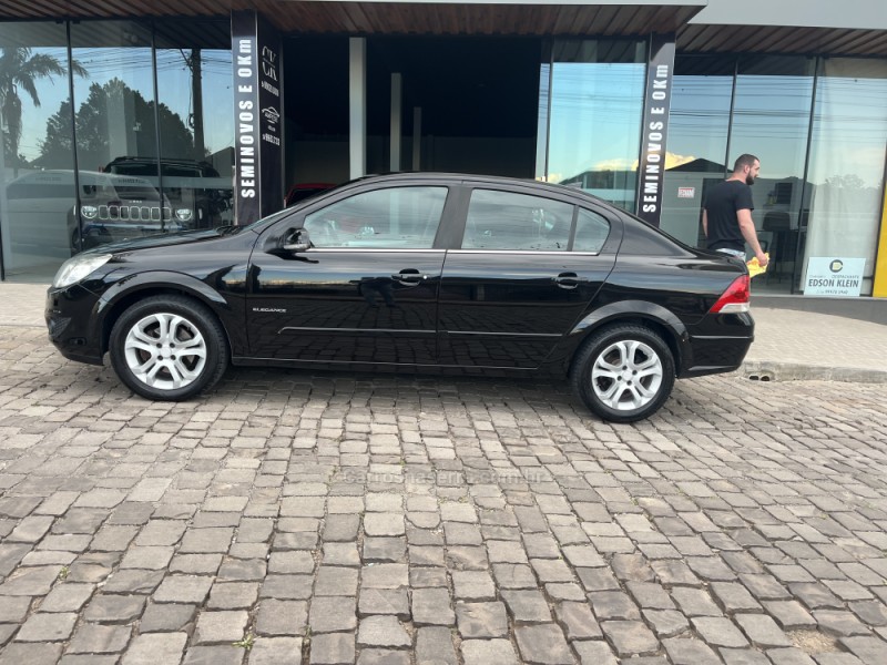 VECTRA 2.0 MPFI ELEGANCE 8V FLEX 4P MANUAL
