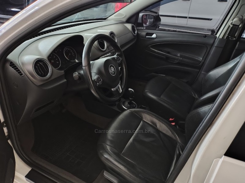 VOYAGE 1.6 MI COMFORTLINE 8V FLEX 4P AUTOMATIZADO - 2013 - NOVA PRATA