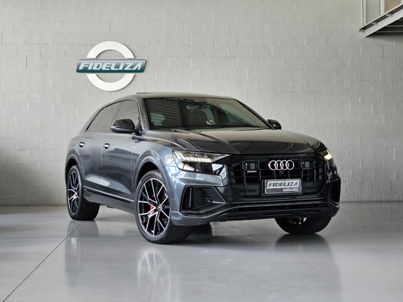 Q8 3.0 TFSI PERFORMANCE BLACK QUATTRO V6 24V GASOLINA 4P S-TRONIC - 2022 - FARROUPILHA