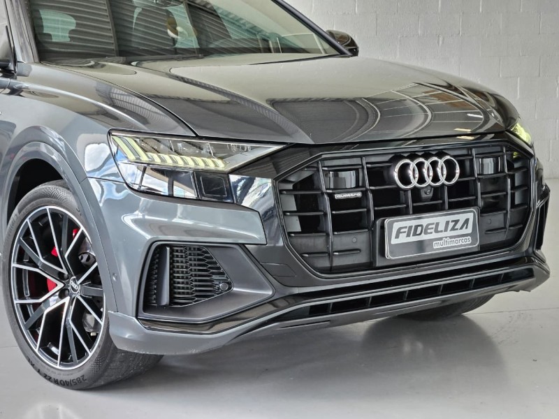 Q8 3.0 TFSI PERFORMANCE BLACK QUATTRO V6 24V GASOLINA 4P S-TRONIC - 2022 - FARROUPILHA