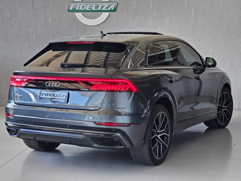 Q8 3.0 TFSI PERFORMANCE BLACK QUATTRO V6 24V GASOLINA 4P S-TRONIC - 2022 - FARROUPILHA