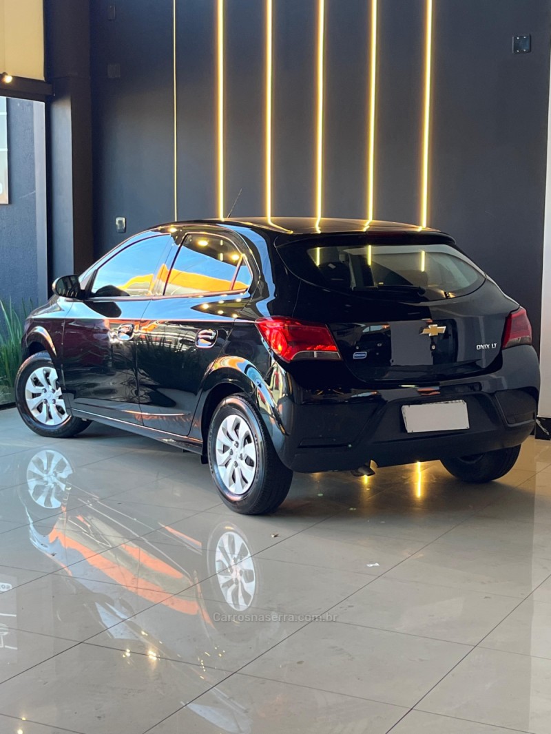 ONIX 1.0 LT 12V TURBO FLEX 4P MANUAL - 2017 - SAPUCAIA DO SUL
