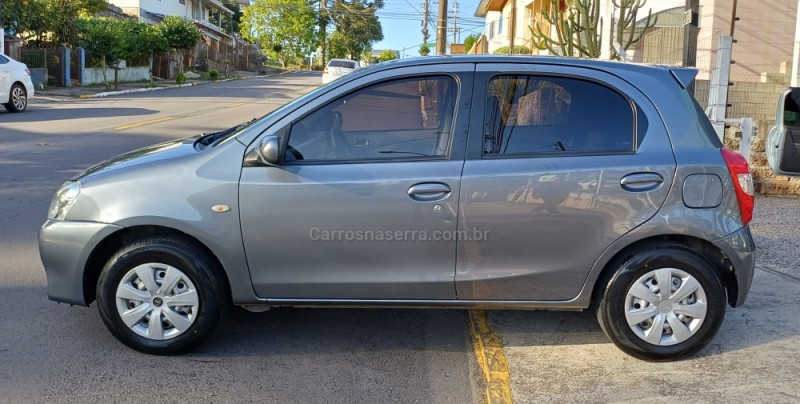 ETIOS 1.5 XLS 16V FLEX 4P MANUAL - 2013 - FARROUPILHA