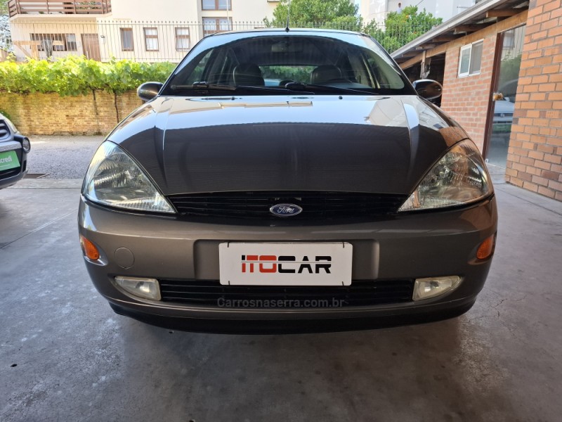 FOCUS 2.0 GHIA 16V GASOLINA 4P MANUAL - 2002 - GARIBALDI