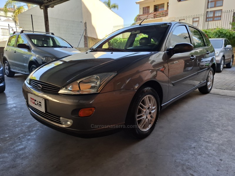 FOCUS 2.0 GHIA 16V GASOLINA 4P MANUAL - 2002 - GARIBALDI